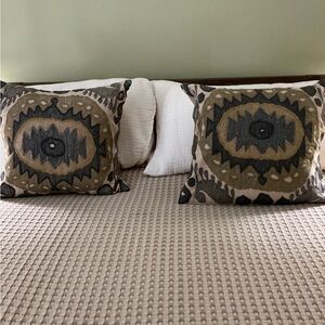 POTTERY BARN  PILLOW COVERS  2 Geo PATTERN  20”x20”
$18 each